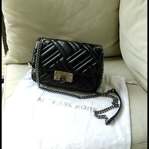 MK Peyton Shoulder/Crossbody. 💗💗